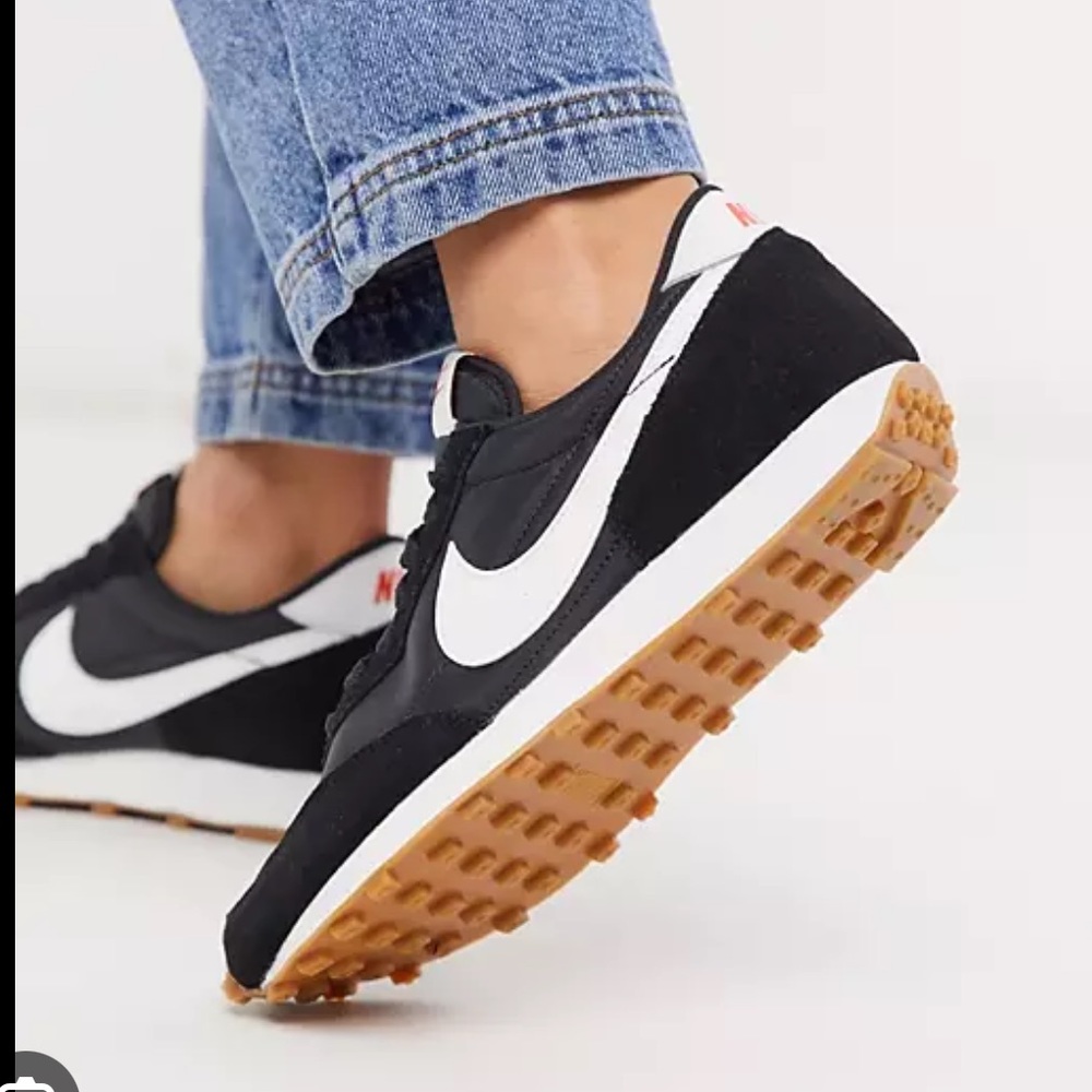 NIKE DAYBREAK SNEAKERS | WOMEN SZ 9.5 | BLACK & WHITE | LIKE NEW 💫